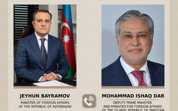 Ceyhun Bayramovla Pakistan XİN başçısı telefonda danışıb