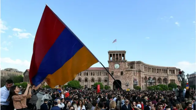 Ermənistanda siyasi gərginlik səngimir