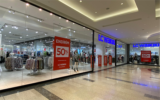 “LC Waikiki”nin anbarındakı geyimlər yanıb
