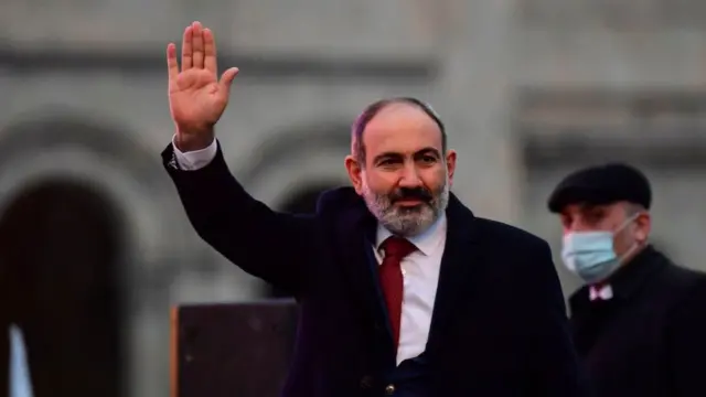 Moskva daha bir milyarder ermənini Paşinyanla üz-üzə qoyub