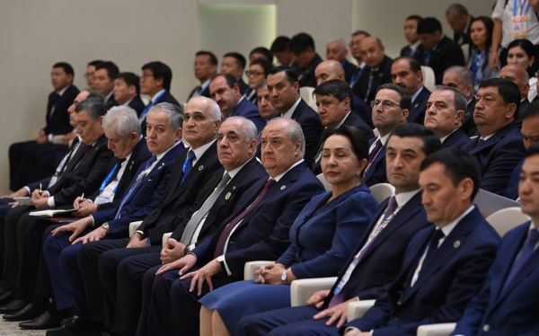 Əli Əsədov məşvərət görüşünə hazırlıq iclasında iştirak edib