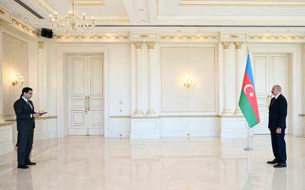 İlham Əliyev Slovakiyanın səfirinin etimadnaməsini qəbul edib