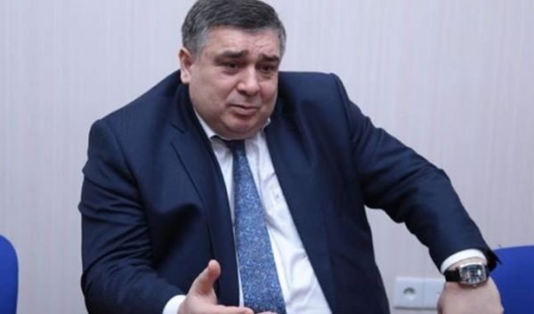 Şahin Şıxlinski toyuq hini boyda kamerada saxlanılır: "Hər an ölə bilər"