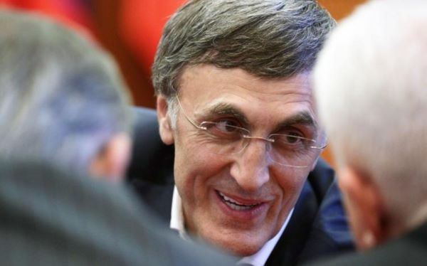 Keçmiş deputat məxfi məlumatları Qərbə ötürüb