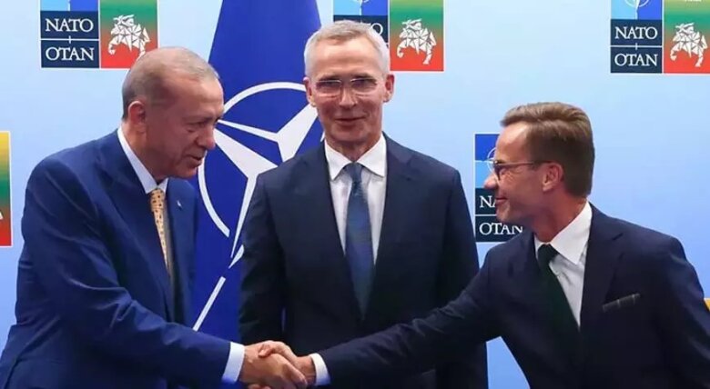 NATO-Türkiyə müzakirələrini ehtiva edən sənəd hava limanında unudulub