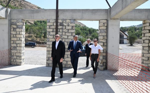 İlham Əliyev və birinci xanım “Hacıkənd”in tikintisi ilə tanış olublar - (Yenilənib)