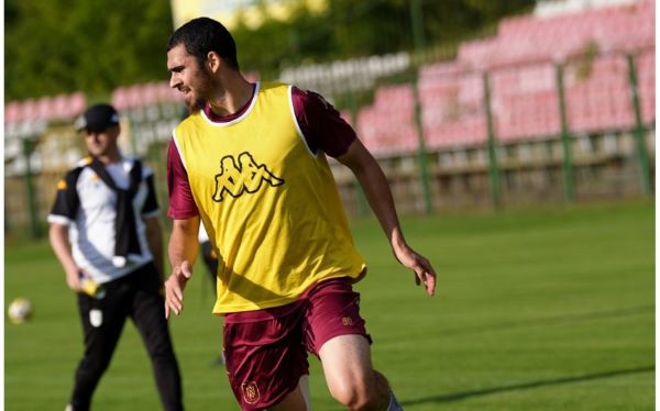 "Neftçi" iki futbolçusunu əvəzedici heyətə göndərib