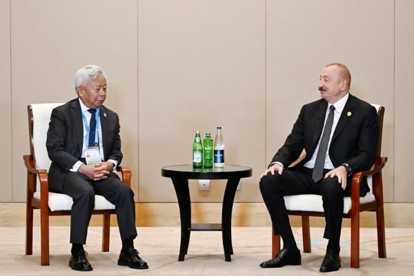 İlham Əliyev Asiya İnfrastruktur İnvestisiya Bankının prezidenti ilə görüşüb