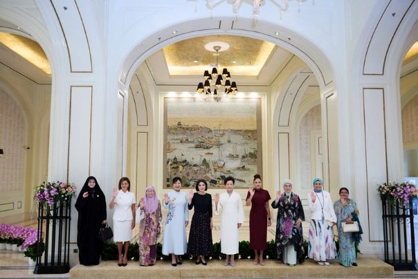 Mehriban Əliyeva birinci xanımlarla gəmi gəzintisində iştirak edib - (Yenilənib)