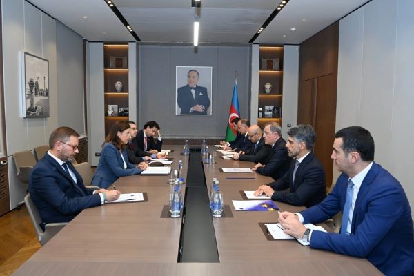 Ceyhun Bayramov Aİ-nin yeni nümayəndəsini qəbul edib