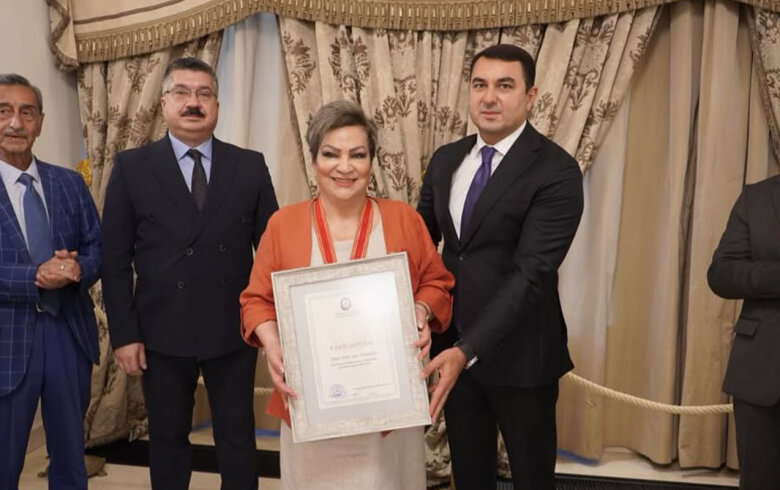 Nazir Afaq Bəşirqızına ordenini təqdim edib
