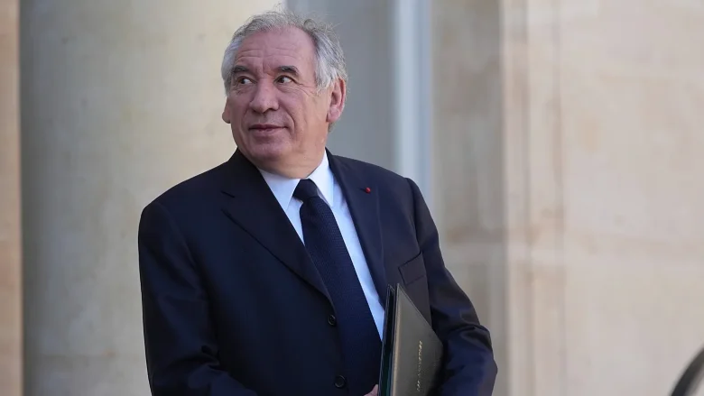 Fransanın baş naziri kabineti ilə istefaya göndərilir