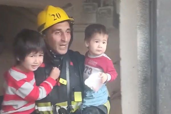 Sumqayıtda yaşayış binasında yanğın olub