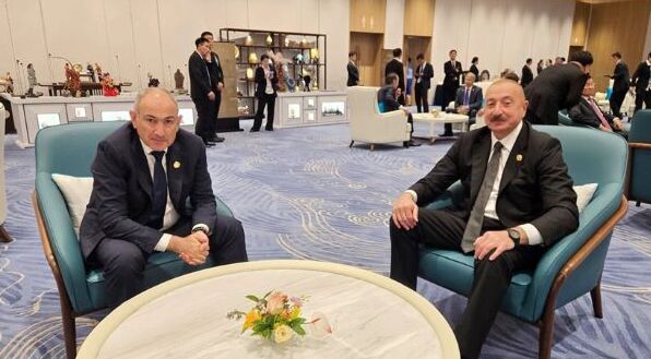 İlham Əliyevlə Nikol Paşinyan görüşüb