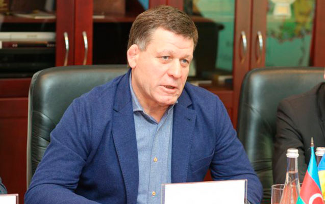 Oleq Bakinski bəraət istəyir