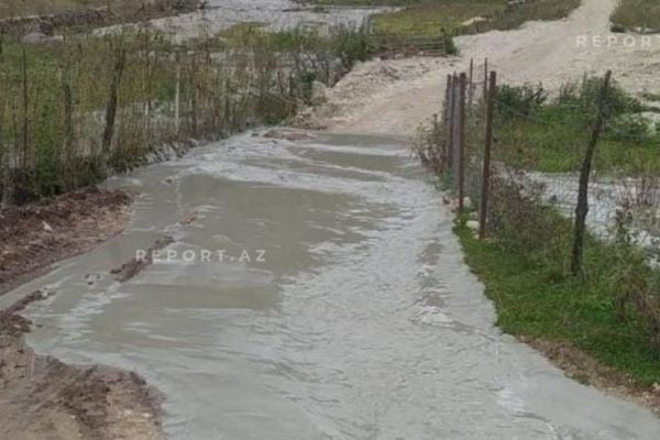 Laza kəndindən palçıqlı sel keçib