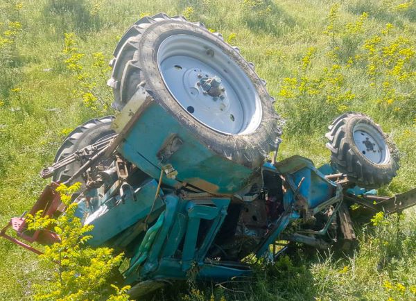 Laçında traktor dərəyə aşıb: bir nəfər ölüb