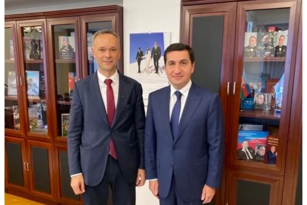 Hikmət Hacıyev Litva səfiri ilə görüşüb