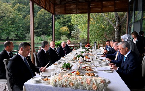 Qəbələdə dövlət və hökumət başçılarının şərəfinə rəsmi nahar verilib