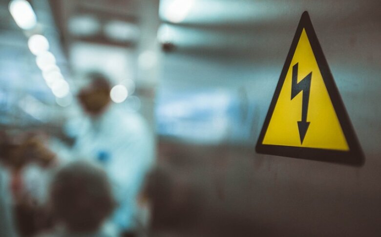 Bir yaşlı uşağı elektrik cərəyanı vuraraq öldürüb