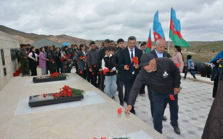 Daş Veysəlli kəndində Şəhidlər Abidə Kompleksi yaradılıb