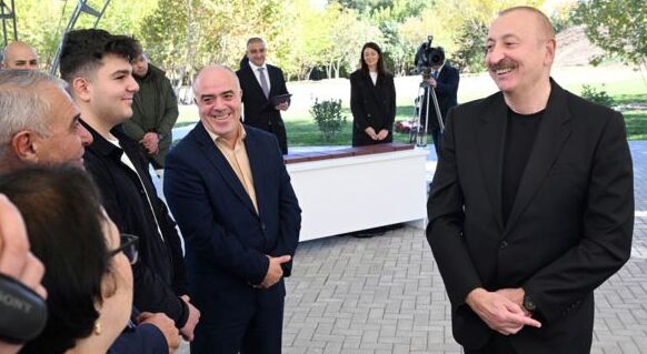 İlham Əliyev Horovlu kəndində sakinlərlə görüşüb - (Yenilənib)