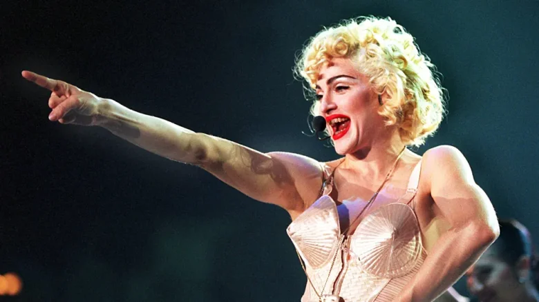 Madonna: Başıma tapança dirəmişdilər...