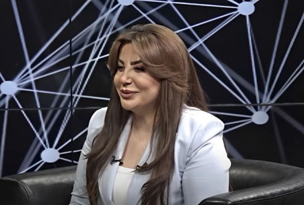 Müğənni: "Qadın aparıcı pulu sürücümün üzünə çırpıb"