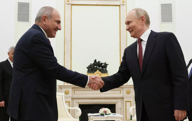 Putinlə Paşinyan telefonla danışıb