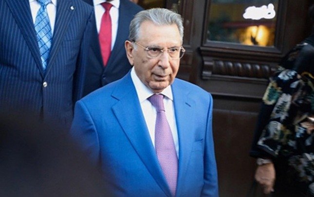 Ramiz Mehdiyevin mühafizəçisi: "Səhhəti normaldır, evdə xanımı ilə özü qalır"