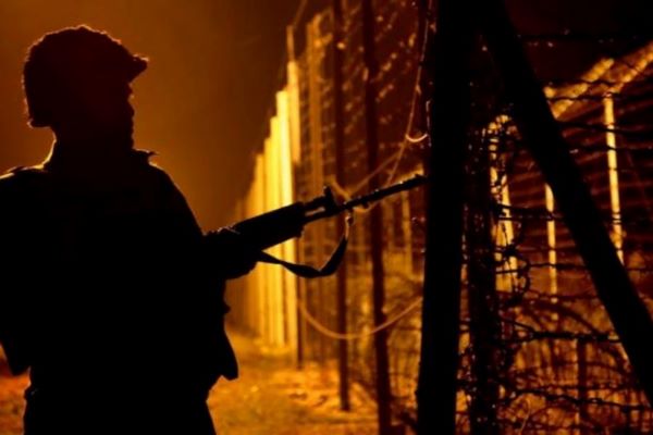 Əfqanıstan-Pakistan sərhədində silahlı toqquşma baş verib