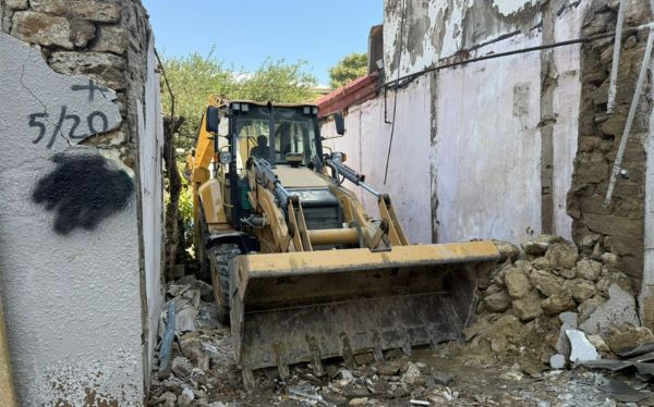 Bakının iki rayonundakı qəzalı binalar sökülür