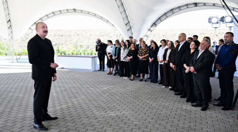 İlham Əliyev iki kəndin sakinləri ilə görüşüb