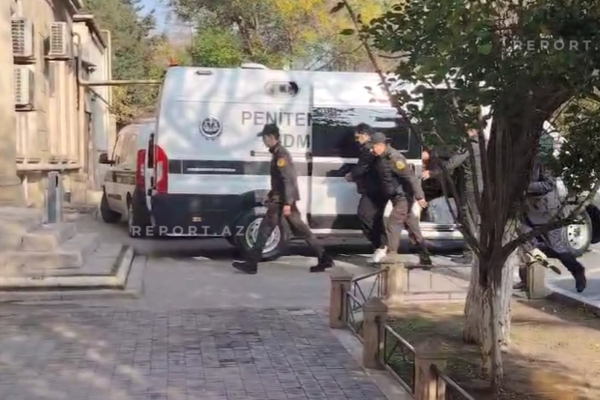 Şəhidlər xiyabanında qeyri-etik videolar çəkən əcnəbilər məhkəməyə gətirilib