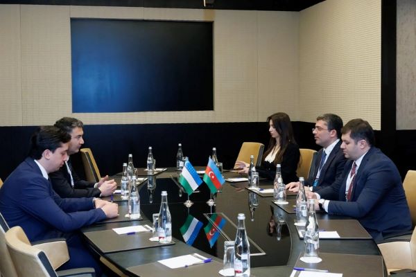 Əhməd İsmayılov Özbəkistan nümayəndə heyəti ilə görüşüb