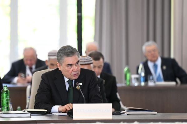 Berdiməhəmmədov Əliyevi Türkmənistana səfərə dəvət edib