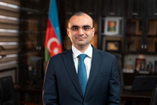 Yeni icra başçısı köməkçisini vəzifədən azad edib