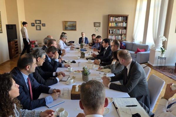 Hikmət Hacıyev NATO nümayəndə heyəti ilə görüşüb