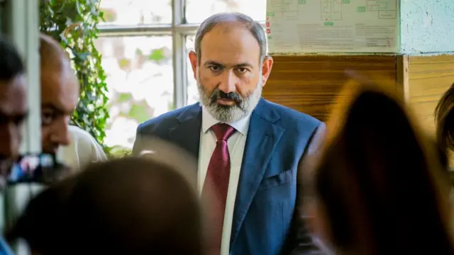 Paşinyan konstitusiyanın dəyişdirilməsini necə həyata keçirəcək?