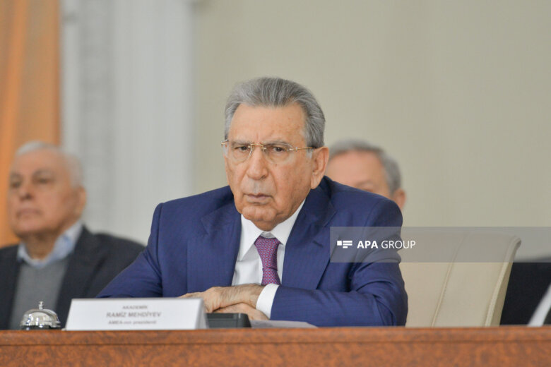 Ramiz Mehdiyev komissiya sədrinin müavini vəzifəsindən azad edilib