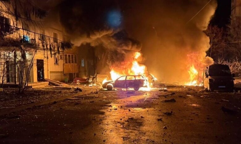 Xarkova hücum: onlarla insan yaralanıb, şəhər viran qalıb