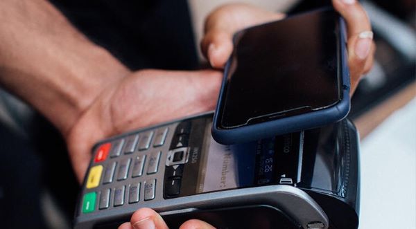 Anasının bank kartından oğurluq edən şəxs saxlanılıb