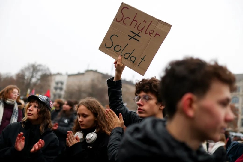 Almaniyada məktəblilərin hərbi çağırışa etirazı başlayıb