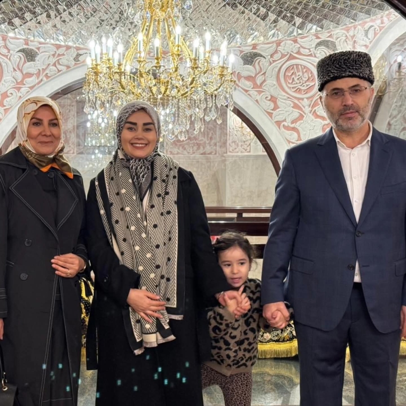 İranlı nazirin xanımı Bibiheybət məscidini ziyarət edib