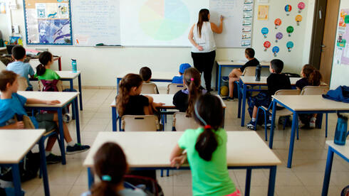 İsrail məktəblərində smartfonu qadağan edəcəklər