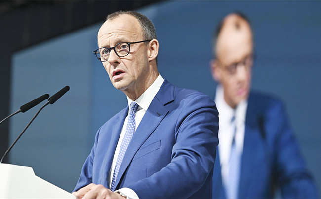 Kansler prezidentlə fikir ayrılıqlarını təkzib edir