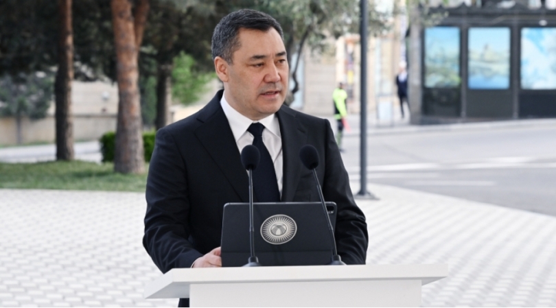 Qırğızıstan prezidenti məktəblini qonaq çağırıb