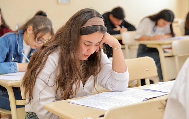 Gürcüstanda ali məktəblərdə təhsil müddəti qısaldılıb