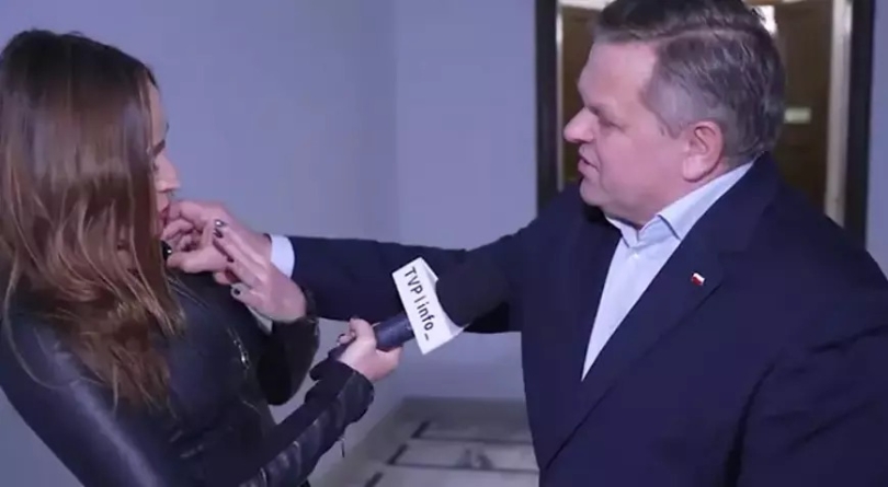 Senator canlı yayımda jurnalisti təhqir edib