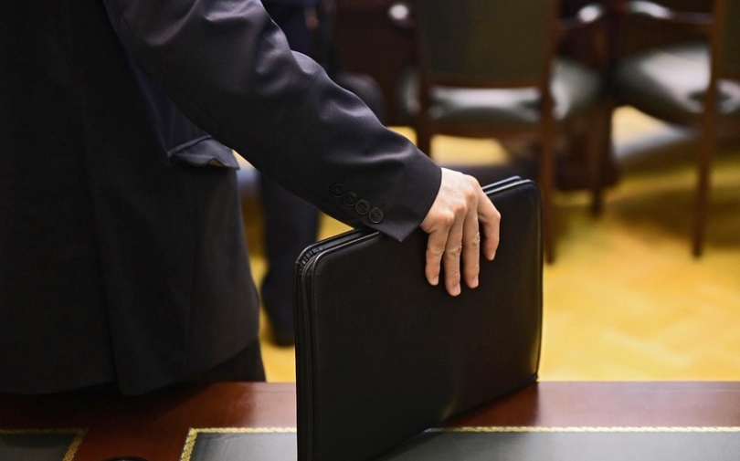 Dövlət qulluğu ilə bağlı yeni əmr imzalanıb